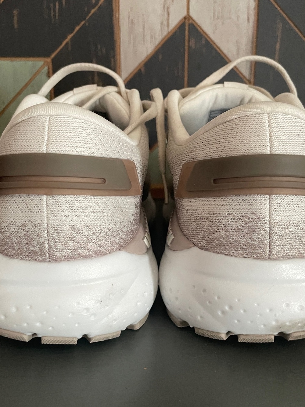 Brooks Ariel GTS 24 Coconut Chateau Portabello Running Shoes Womens 10 - Picture 4 of 13